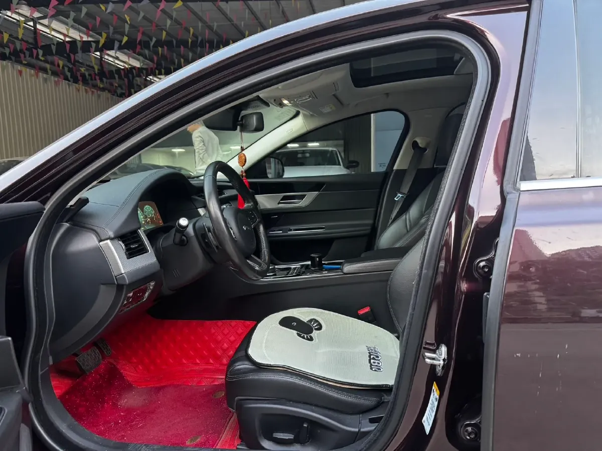 2020 Jaguar XFL 2.0T 200HP L4 8AT,autocango,china used car exporter,china ev exporter,chinese used car exporter,chinese used ev exporter