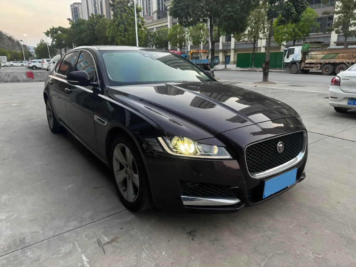 2020 Jaguar XFL 2.0T 200HP L4 8AT,autocango,china used car exporter,china ev exporter,chinese used car exporter,chinese used ev exporter