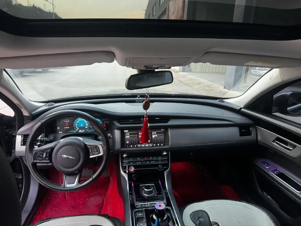 2020 Jaguar XFL 2.0T 200HP L4 8AT,autocango,china used car exporter,china ev exporter,chinese used car exporter,chinese used ev exporter