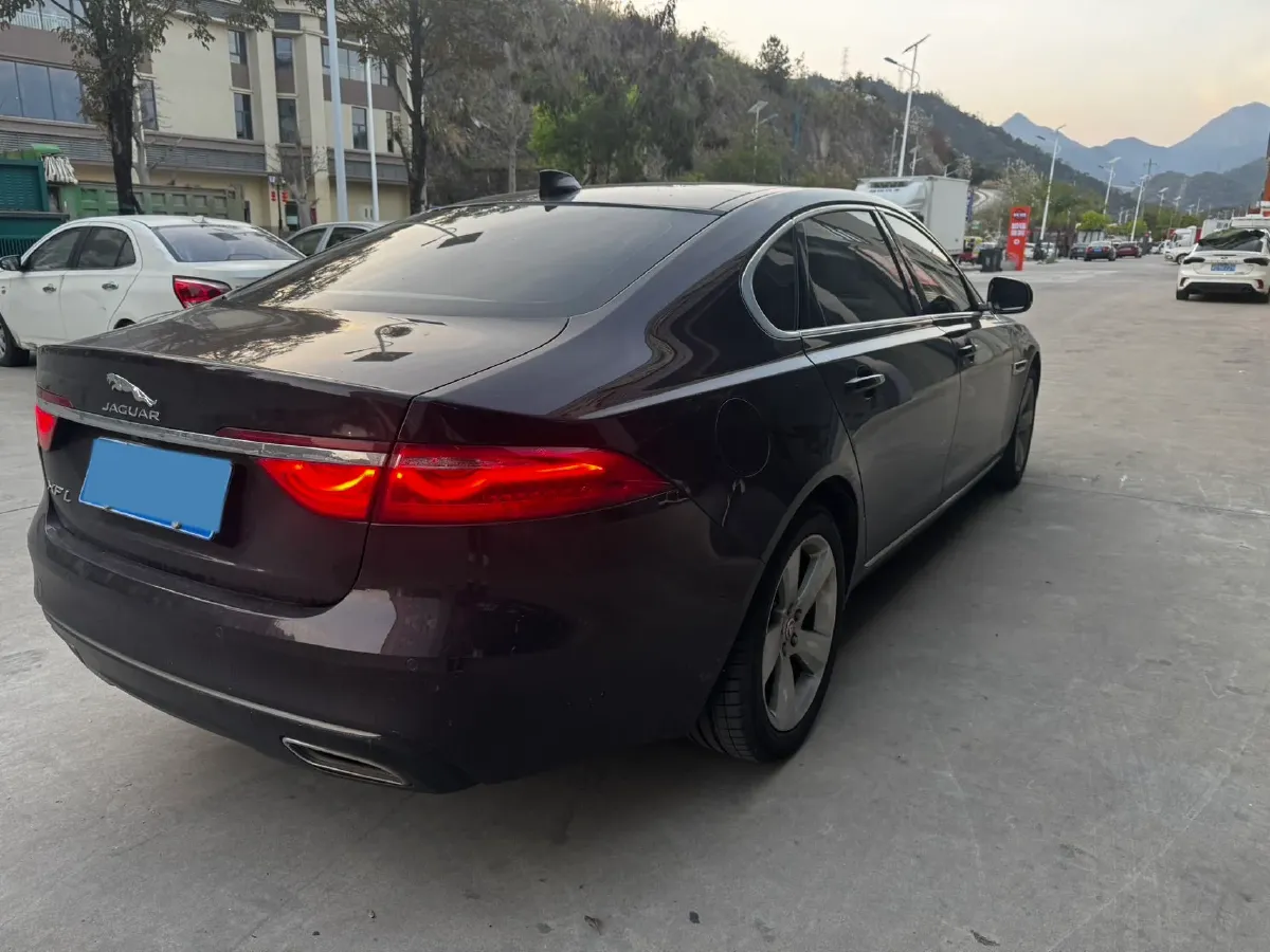 2020 Jaguar XFL 2.0T 200HP L4 8AT,autocango,china used car exporter,china ev exporter,chinese used car exporter,chinese used ev exporter