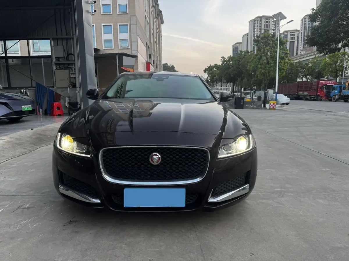 2020 Jaguar XFL 2.0T 200HP L4 8AT,autocango,china used car exporter,china ev exporter,chinese used car exporter,chinese used ev exporter