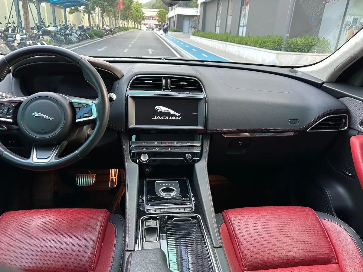 2020 Jaguar F-PACE 2.0T 250HP L4 8AT,autocango,china used car exporter,china ev exporter,chinese used car exporter,chinese used ev exporter