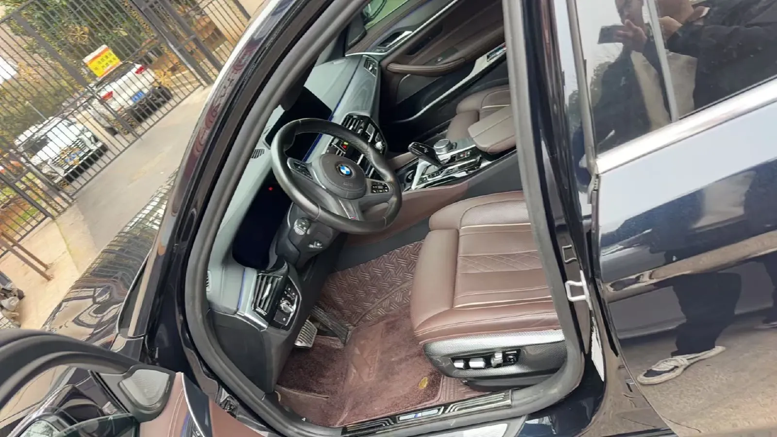 2022 BMW 5 Series 2.0T 252HP L4 8AT,autocango,china used car exporter,china ev exporter,chinese used car exporter,chinese used ev exporter