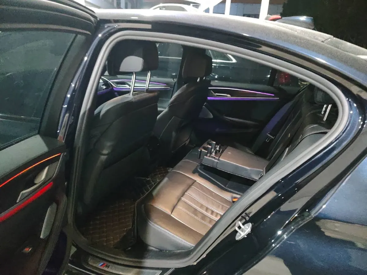 2022 BMW 5 Series 2.0T 252HP L4 8AT,autocango,china used car exporter,china ev exporter,chinese used car exporter,chinese used ev exporter