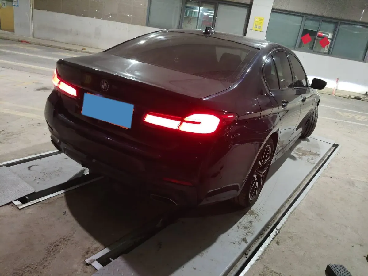 2022 BMW 5 Series 2.0T 252HP L4 8AT,autocango,china used car exporter,china ev exporter,chinese used car exporter,chinese used ev exporter