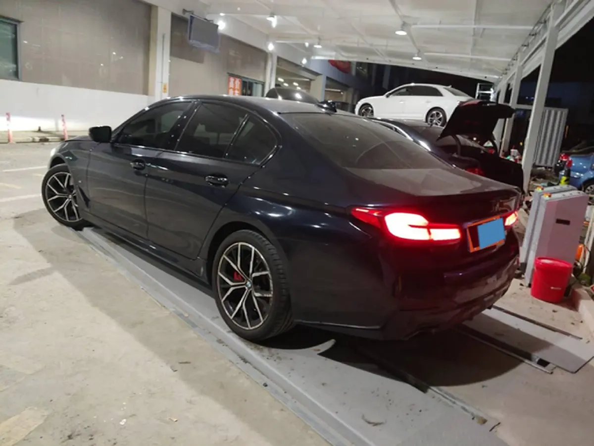 2022 BMW 5 Series 2.0T 252HP L4 8AT,autocango,china used car exporter,china ev exporter,chinese used car exporter,chinese used ev exporter