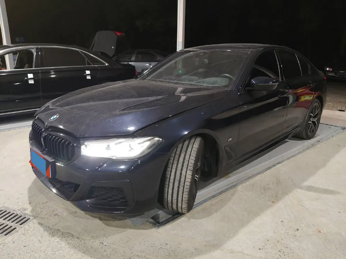 2022 BMW 5 Series 2.0T 252HP L4 8AT,autocango,china used car exporter,china ev exporter,chinese used car exporter,chinese used ev exporter