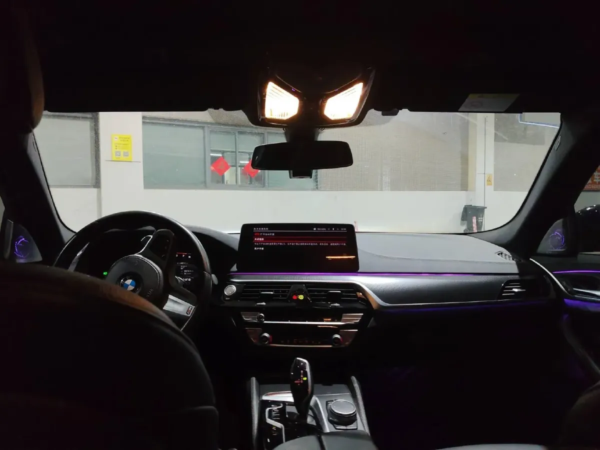 2022 BMW 5 Series 2.0T 252HP L4 8AT,autocango,china used car exporter,china ev exporter,chinese used car exporter,chinese used ev exporter