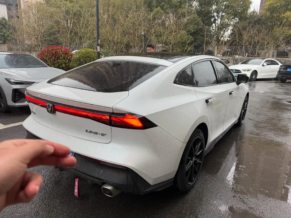 2022 ChangAn UNI-V 1.5T 188HP L4 7DCT,autocango,china used car exporter,china ev exporter,chinese used car exporter,chinese used ev exporter