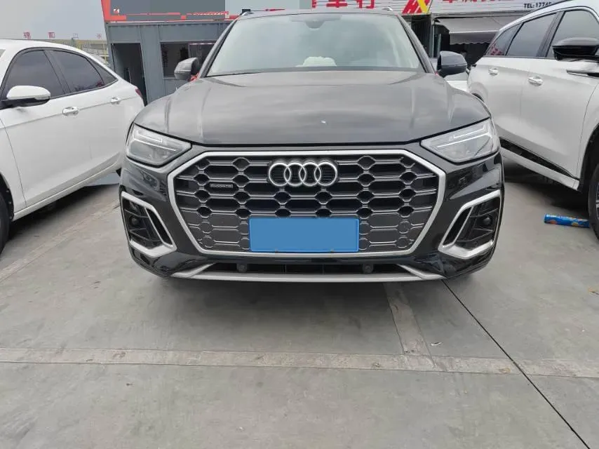 2022 Audi Q5L 2.0T 190HP L4 7DCT,autocango,china used car exporter,china ev exporter,chinese used car exporter,chinese used ev exporter