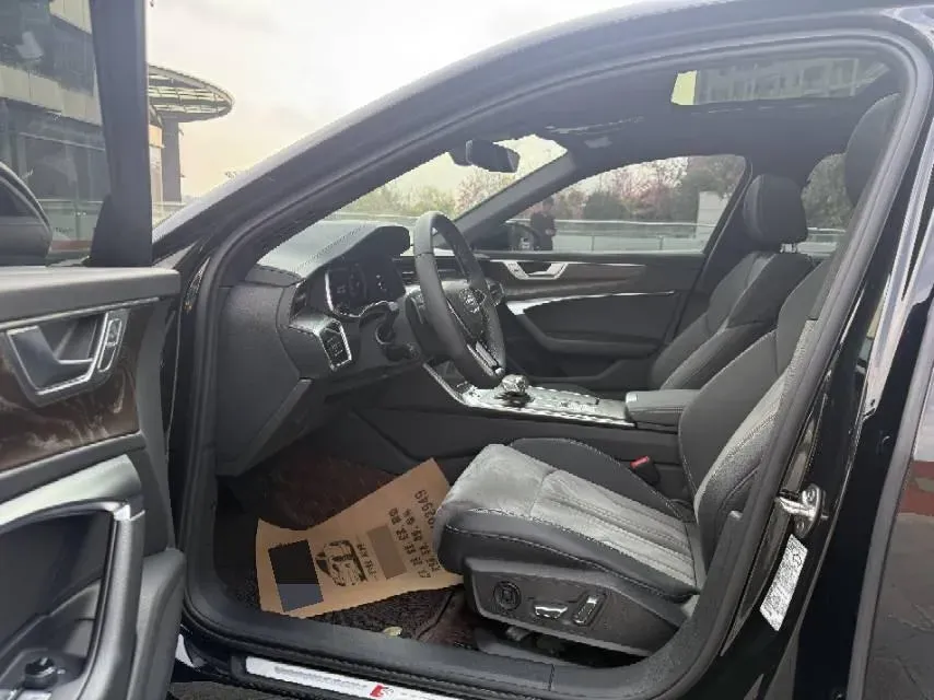 2023 Audi A6L 2.0T 190HP L4 7DCT,autocango,china used car exporter,china ev exporter,chinese used car exporter,chinese used ev exporter