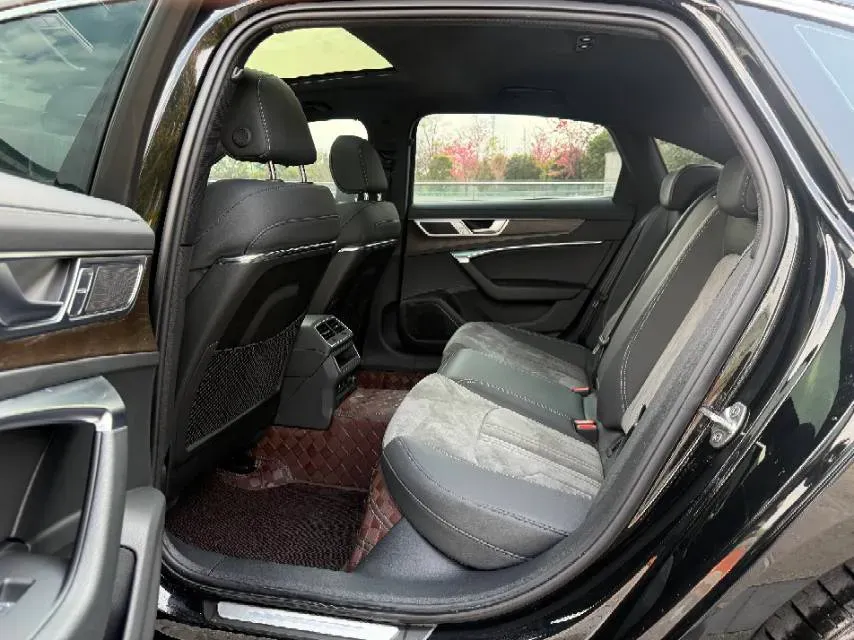 2023 Audi A6L 2.0T 190HP L4 7DCT,autocango,china used car exporter,china ev exporter,chinese used car exporter,chinese used ev exporter