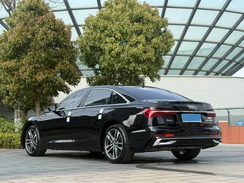 2023 Audi A6L 2.0T 190HP L4 7DCT,autocango,china used car exporter,china ev exporter,chinese used car exporter,chinese used ev exporter