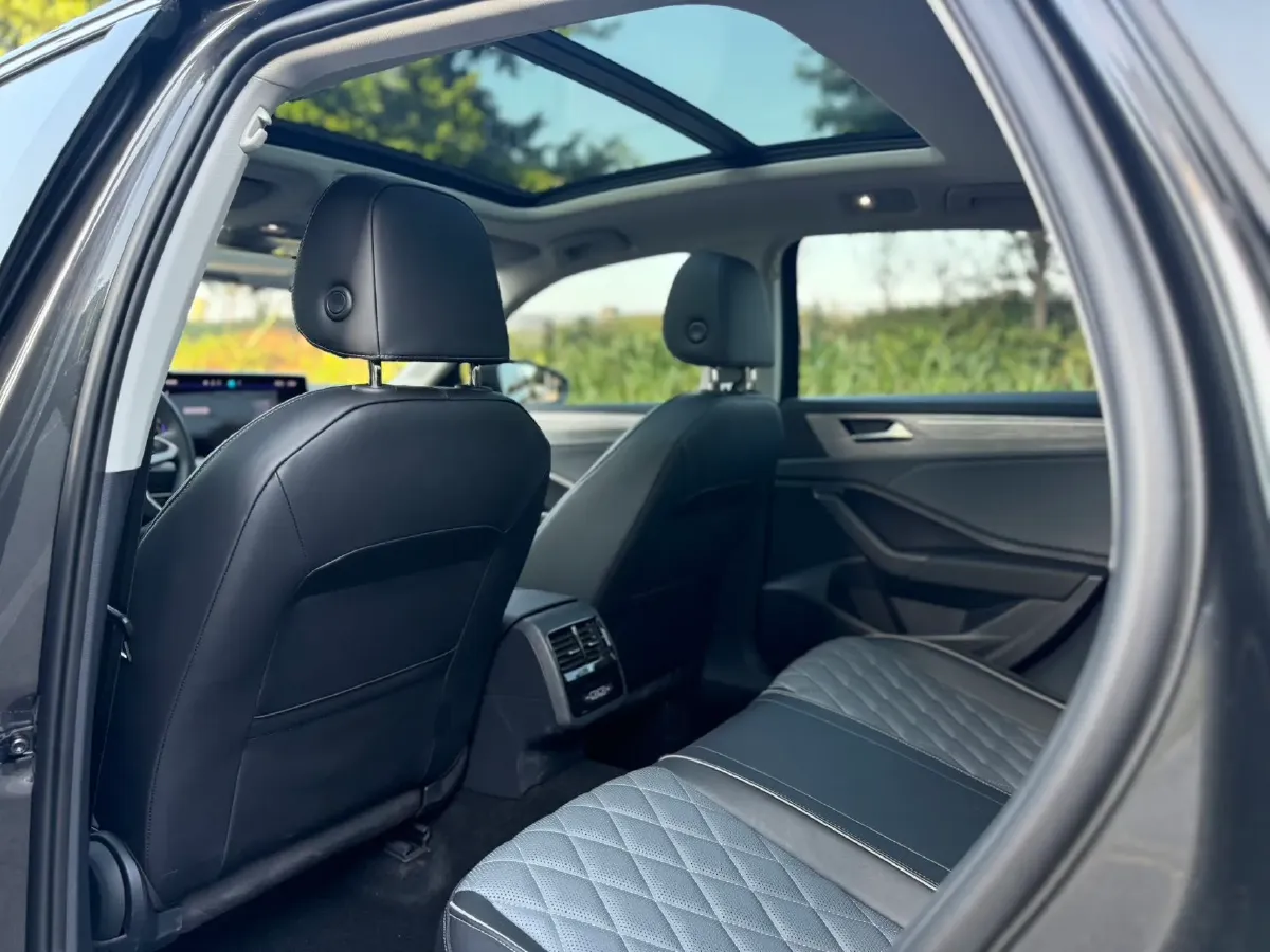 2025 Volkswagen Sagitar 1.5T 160HP L4 7DCT,autocango,china used car exporter,china ev exporter,chinese used car exporter,chinese used ev exporter