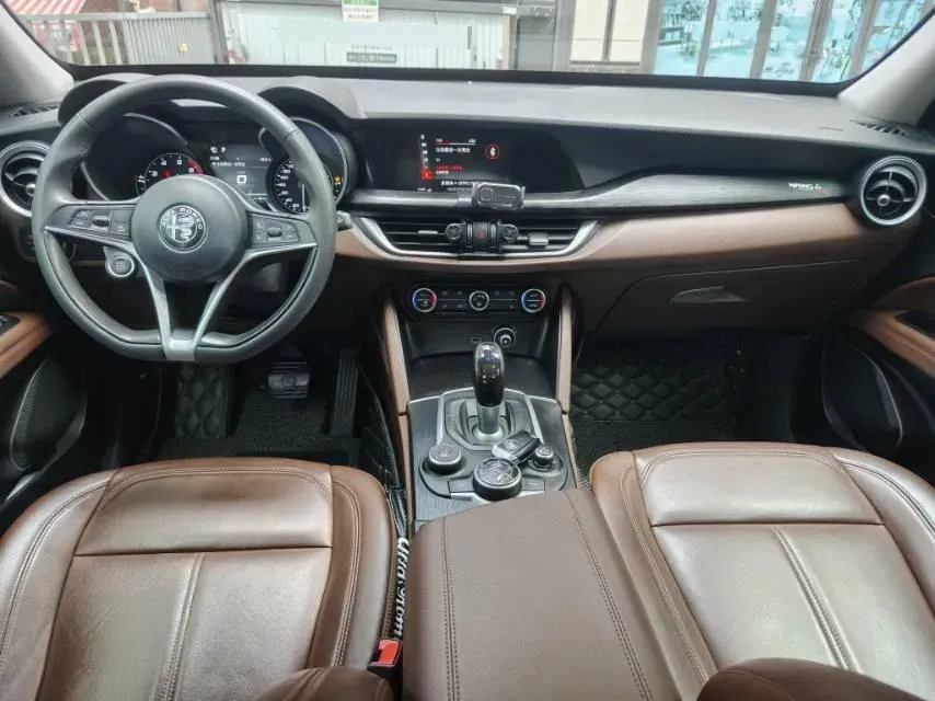 2017 Jaguar XE 2.0T 240HP L4 8AT,autocango,china used car exporter,china ev exporter,chinese used car exporter,chinese used ev exporter