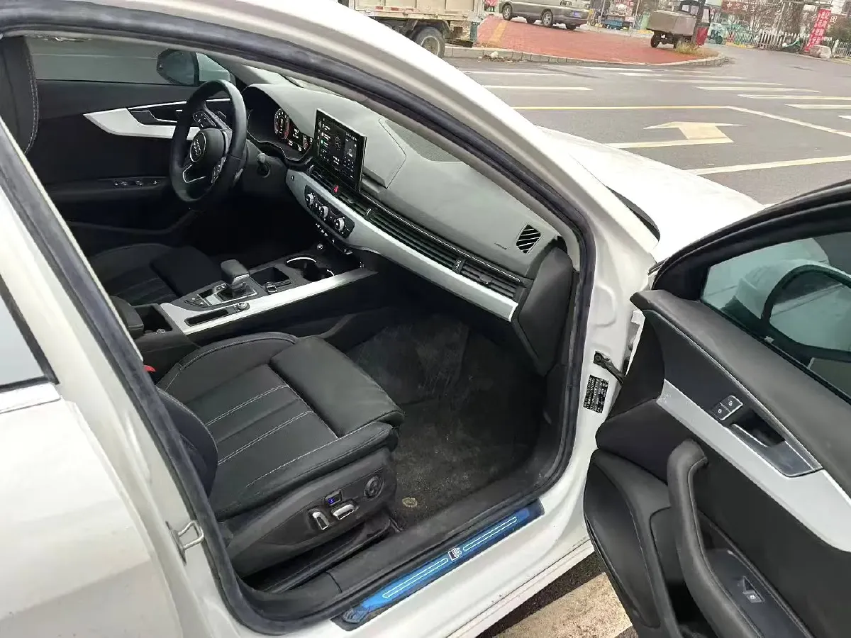 2024 Audi A4L 2.0T 190HP L4 7DCT,autocango,china used car exporter,china ev exporter,chinese used car exporter,chinese used ev exporter