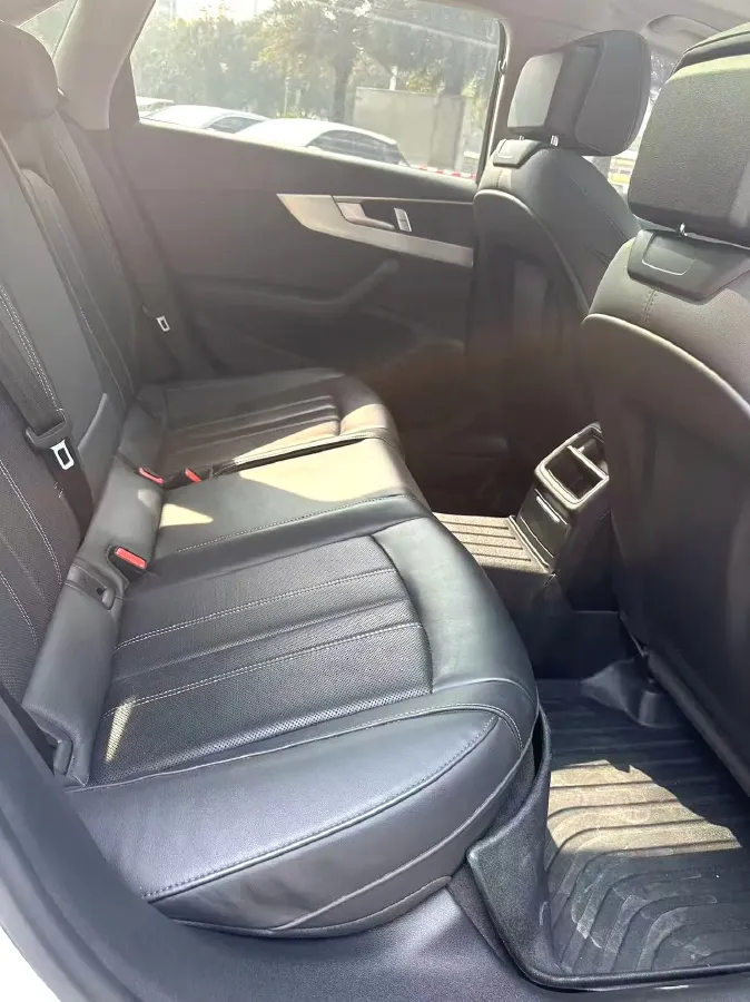 2024 Audi A4L 2.0T 190HP L4 7DCT,autocango,china used car exporter,china ev exporter,chinese used car exporter,chinese used ev exporter