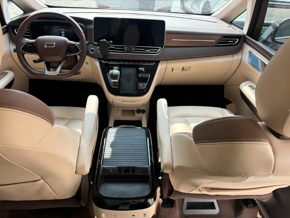 2023 Bestune M9 2.0T 252HP L4 8AT,autocango,china used car exporter,china ev exporter,chinese used car exporter,chinese used ev exporter