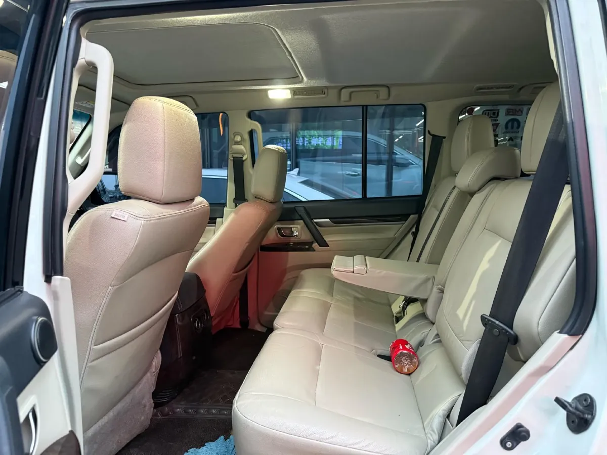 2018 Mitsubishi Pajero 3.0L 174HP V6 5AT,autocango,china used car exporter,china ev exporter,chinese used car exporter,chinese used ev exporter