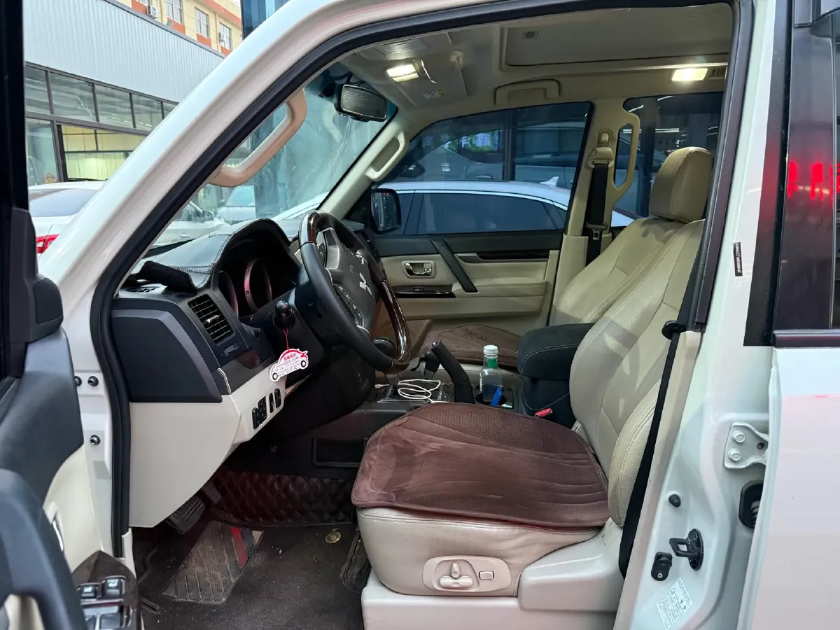 2018 Mitsubishi Pajero 3.0L 174HP V6 5AT,autocango,china used car exporter,china ev exporter,chinese used car exporter,chinese used ev exporter