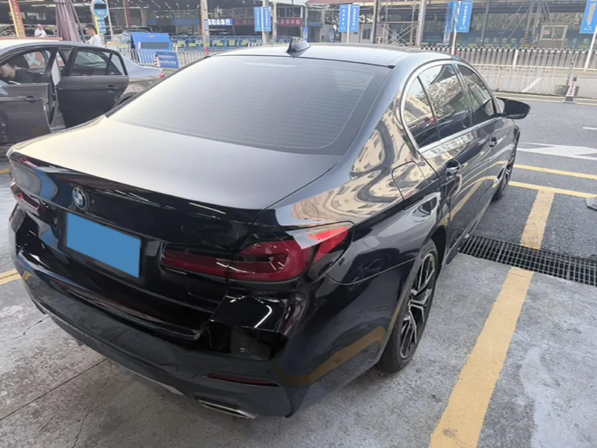 2022 BMW 5 Series 2.0T 184HP L4 8AT,autocango,china used car exporter,china ev exporter,chinese used car exporter,chinese used ev exporter