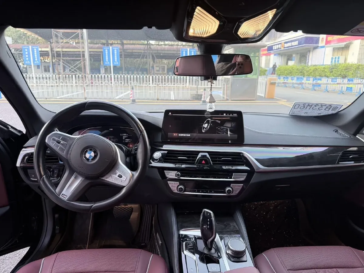 2022 BMW 5 Series 2.0T 184HP L4 8AT,autocango,china used car exporter,china ev exporter,chinese used car exporter,chinese used ev exporter