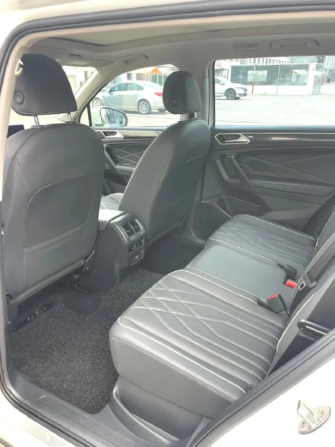 2023 Volkswagen Tiguan L 1.5T 160HP L4 7DCT,autocango,china used car exporter,china ev exporter,chinese used car exporter,chinese used ev exporter