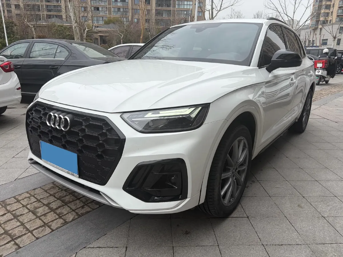 2022 Audi Q5L Sportback 2.0T 190HP L4 7DCT,autocango,china used car exporter,china ev exporter,chinese used car exporter,chinese used ev exporter