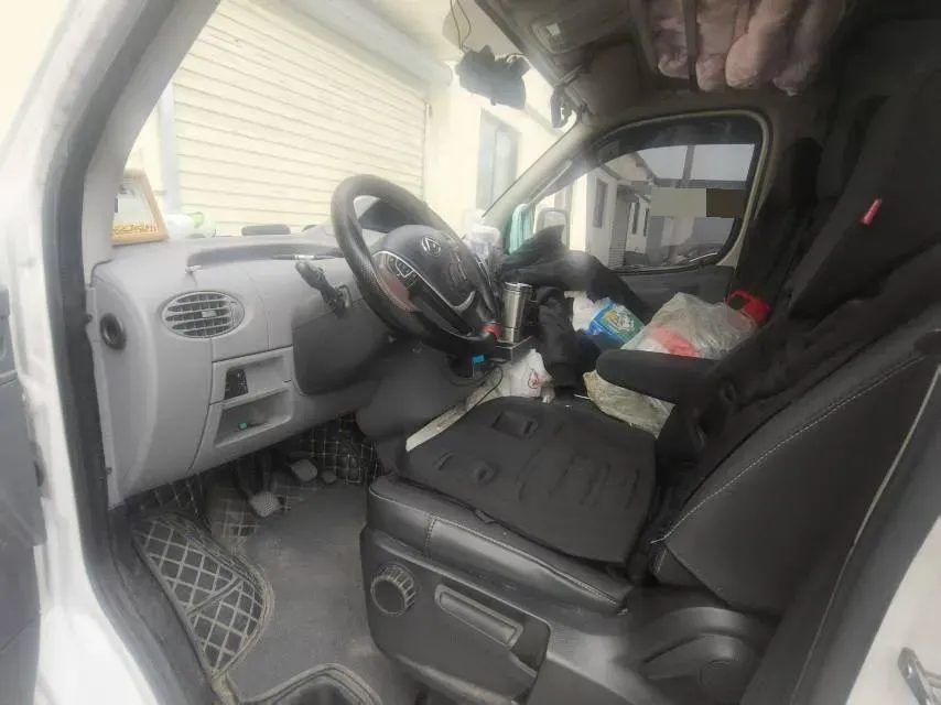 2021 MAXUS XinTu V80 2.0T 127HP L4 6MT,autocango,china used car exporter,china ev exporter,chinese used car exporter,chinese used ev exporter