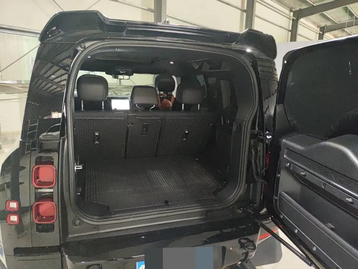 2025 Land Rover Defender 3.0T 400HP L6 8AT,autocango,china used car exporter,china ev exporter,chinese used car exporter,chinese used ev exporter