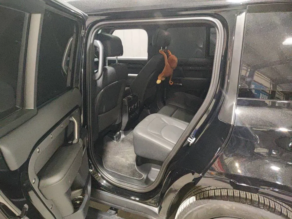 2025 Land Rover Defender 3.0T 400HP L6 8AT,autocango,china used car exporter,china ev exporter,chinese used car exporter,chinese used ev exporter