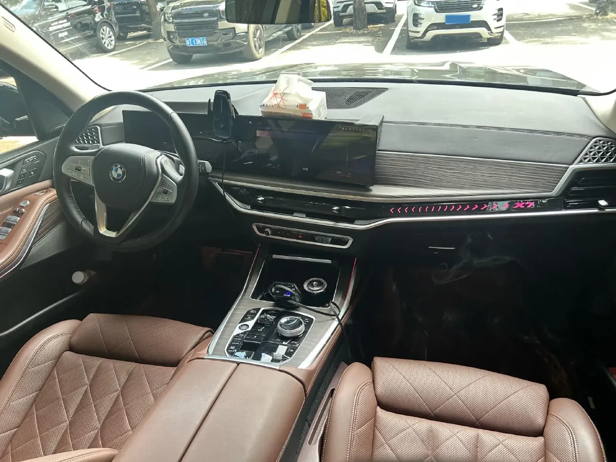 2023 BMW X7 3.0T 381HP L6 8AT,autocango,china used car exporter,china ev exporter,chinese used car exporter,chinese used ev exporter