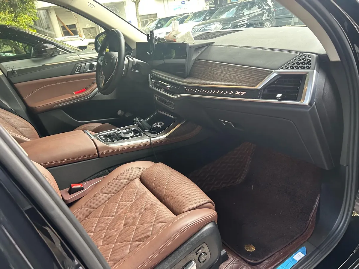 2023 BMW X7 3.0T 381HP L6 8AT,autocango,china used car exporter,china ev exporter,chinese used car exporter,chinese used ev exporter