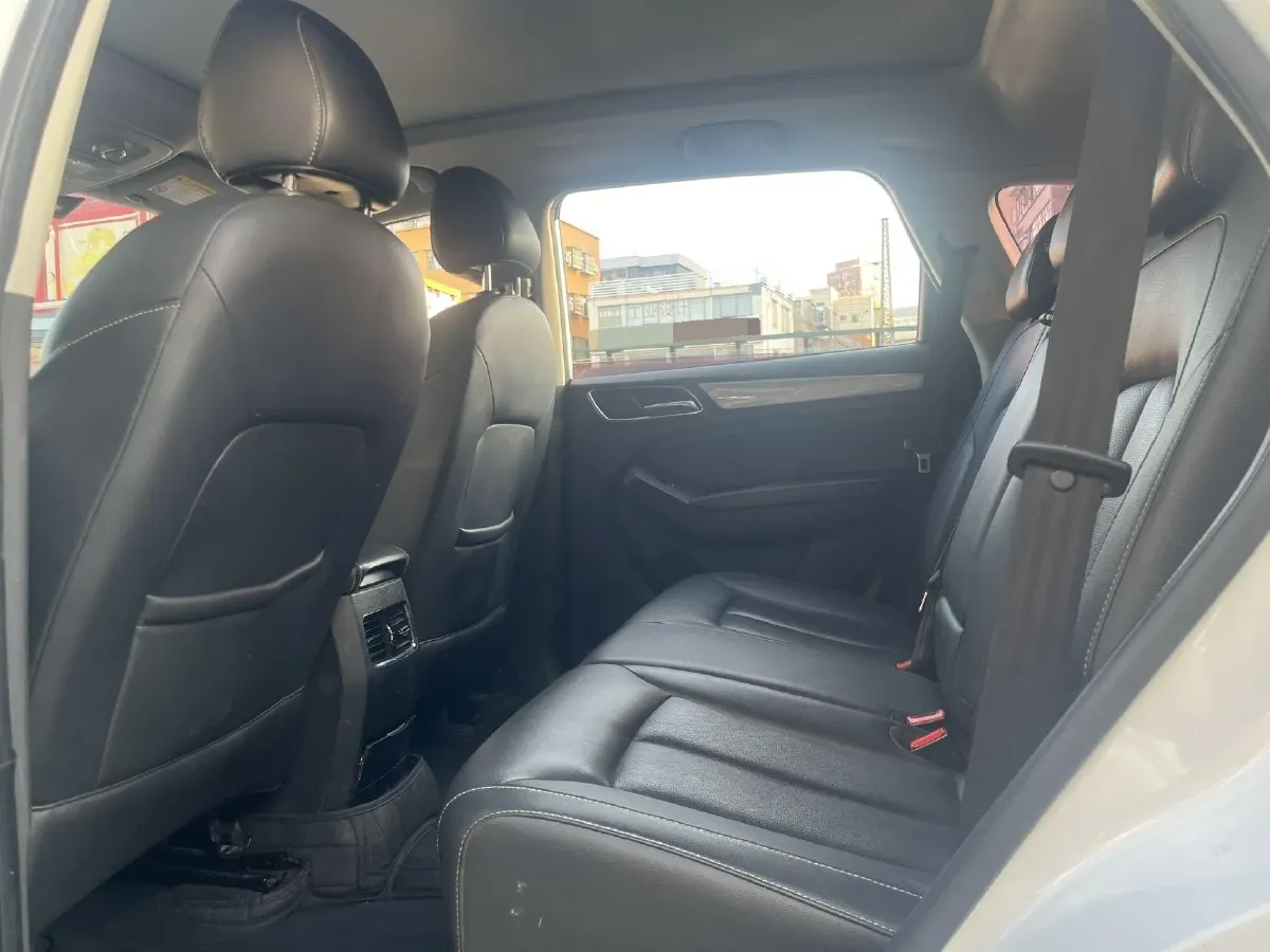 2018 Roewe RX5 2.0T 220HP L4 6DCT,autocango,china used car exporter,china ev exporter,chinese used car exporter,chinese used ev exporter