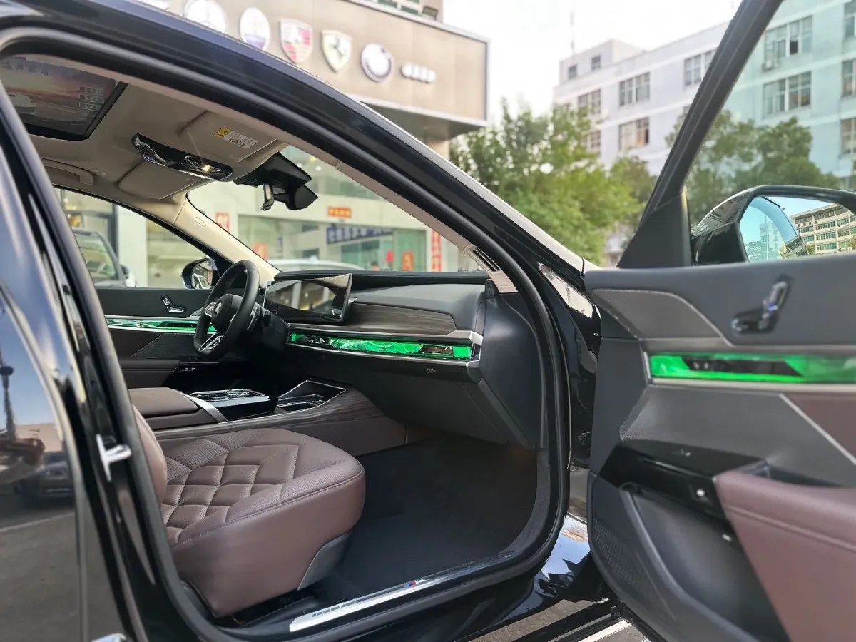 2023 BMW 7 Series 3.0T 272HP L6 8AT,autocango,china used car exporter,china ev exporter,chinese used car exporter,chinese used ev exporter