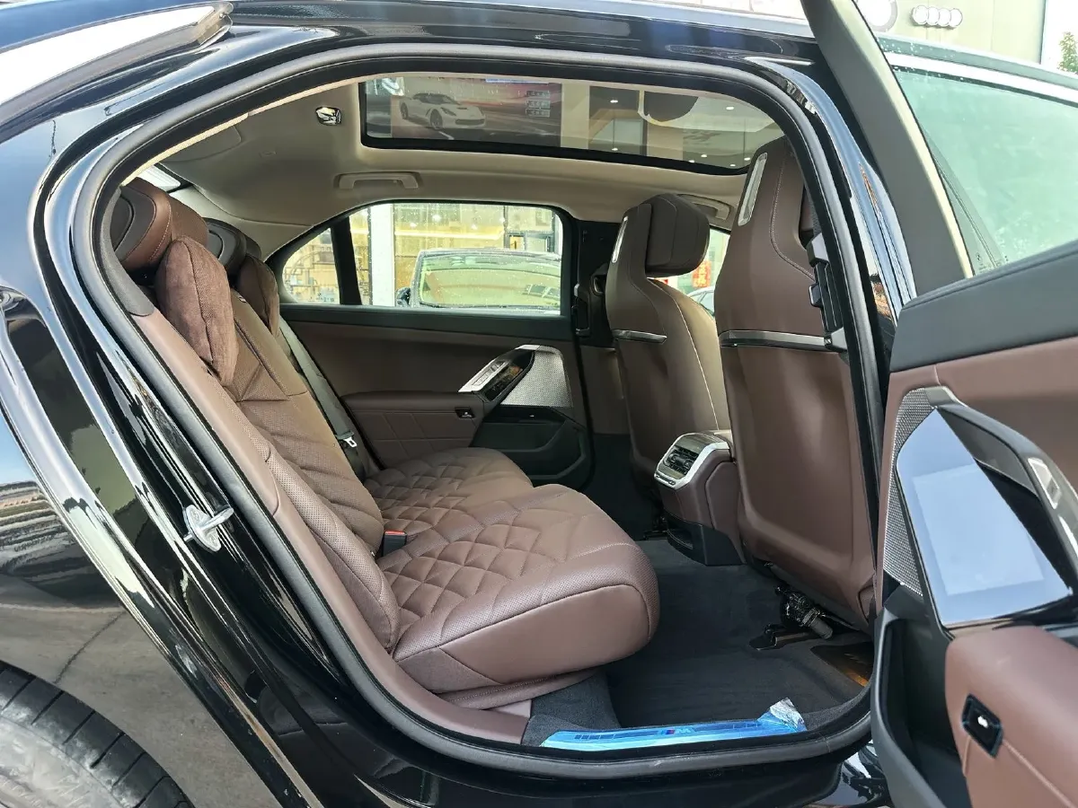 2023 BMW 7 Series 3.0T 272HP L6 8AT,autocango,china used car exporter,china ev exporter,chinese used car exporter,chinese used ev exporter