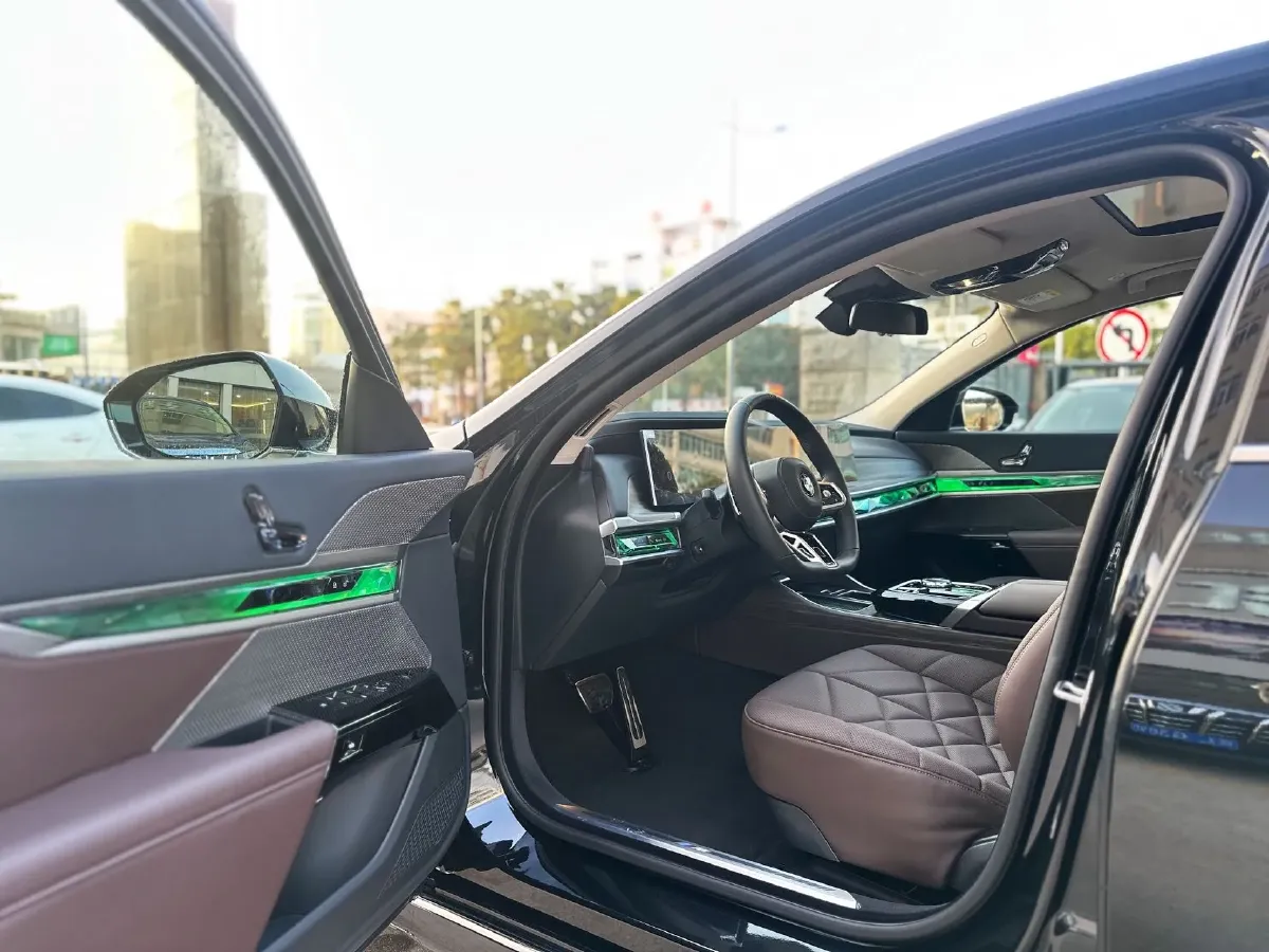 2023 BMW 7 Series 3.0T 272HP L6 8AT,autocango,china used car exporter,china ev exporter,chinese used car exporter,chinese used ev exporter