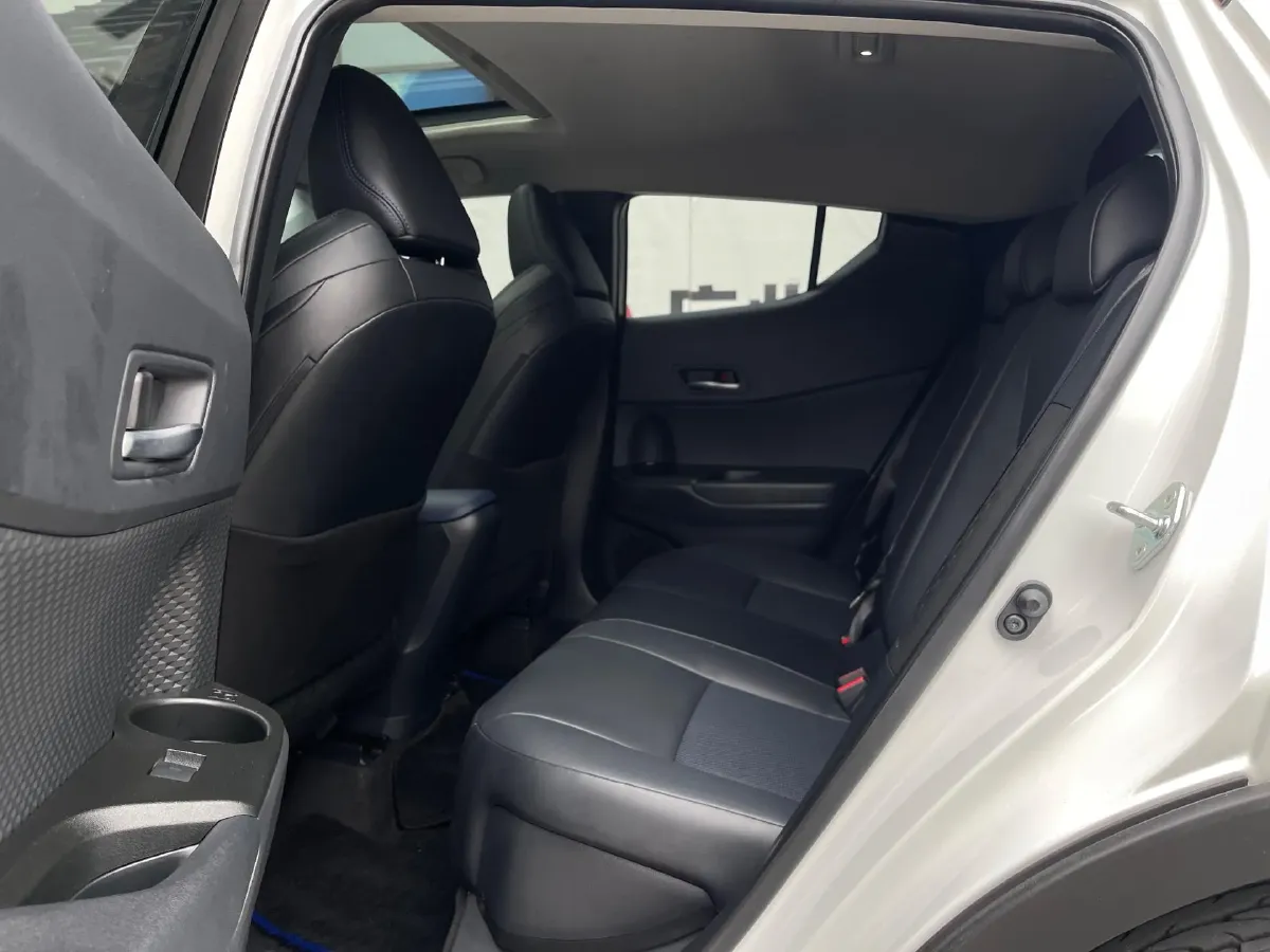 2021 Toyota C-HR 2.0L 171HP L4 CVT,autocango,china used car exporter,china ev exporter,chinese used car exporter,chinese used ev exporter