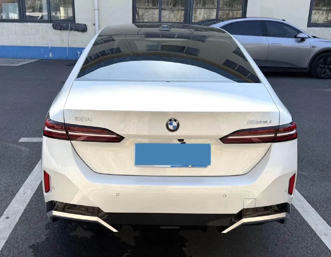 2024 BMW 5 Series 2.0T 258HP L4 8AT,autocango,china used car exporter,china ev exporter,chinese used car exporter,chinese used ev exporter