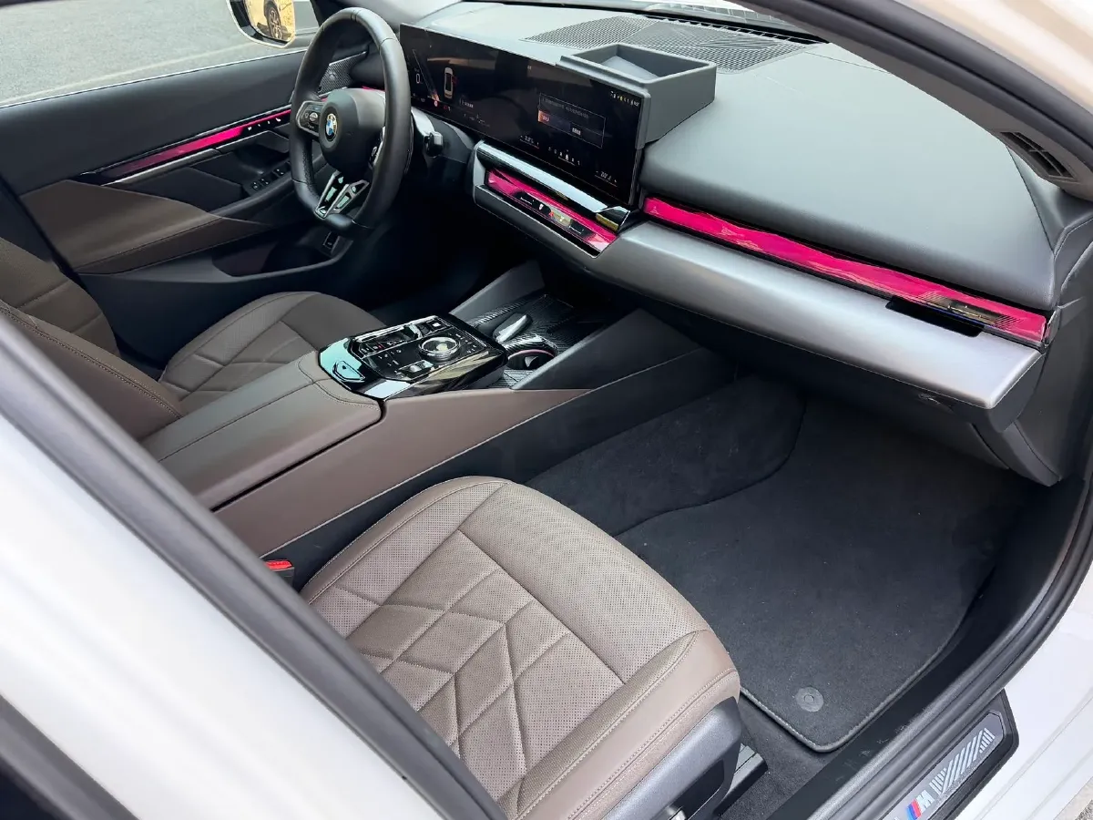 2024 BMW 5 Series 2.0T 258HP L4 8AT,autocango,china used car exporter,china ev exporter,chinese used car exporter,chinese used ev exporter