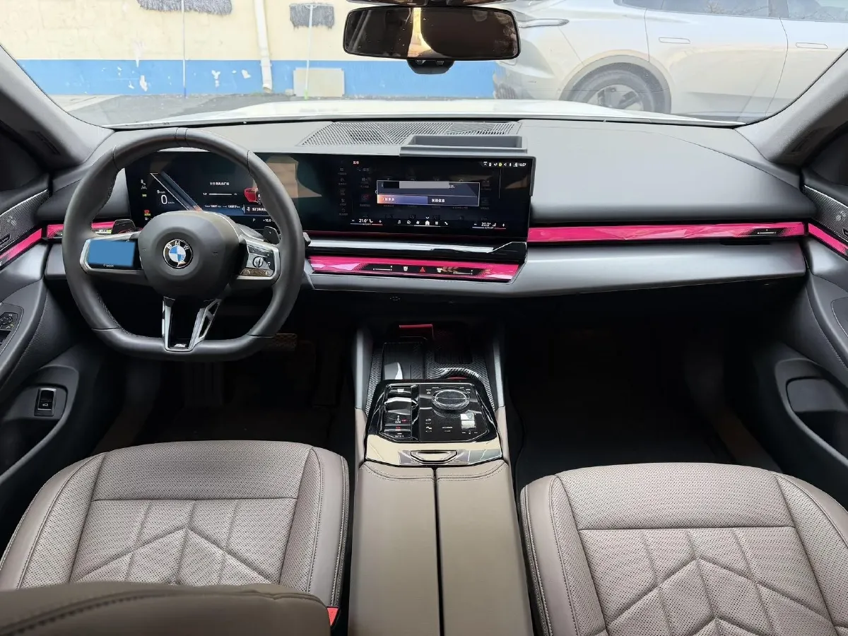 2024 BMW 5 Series 2.0T 258HP L4 8AT,autocango,china used car exporter,china ev exporter,chinese used car exporter,chinese used ev exporter