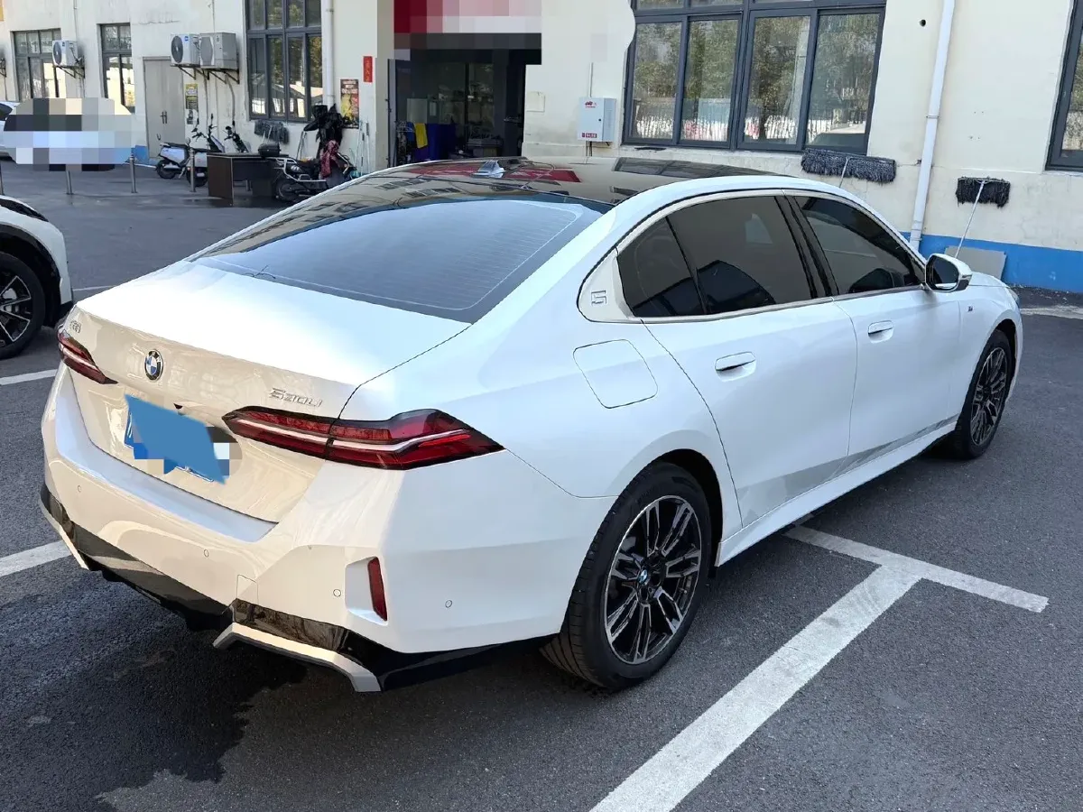 2024 BMW 5 Series 2.0T 258HP L4 8AT,autocango,china used car exporter,china ev exporter,chinese used car exporter,chinese used ev exporter