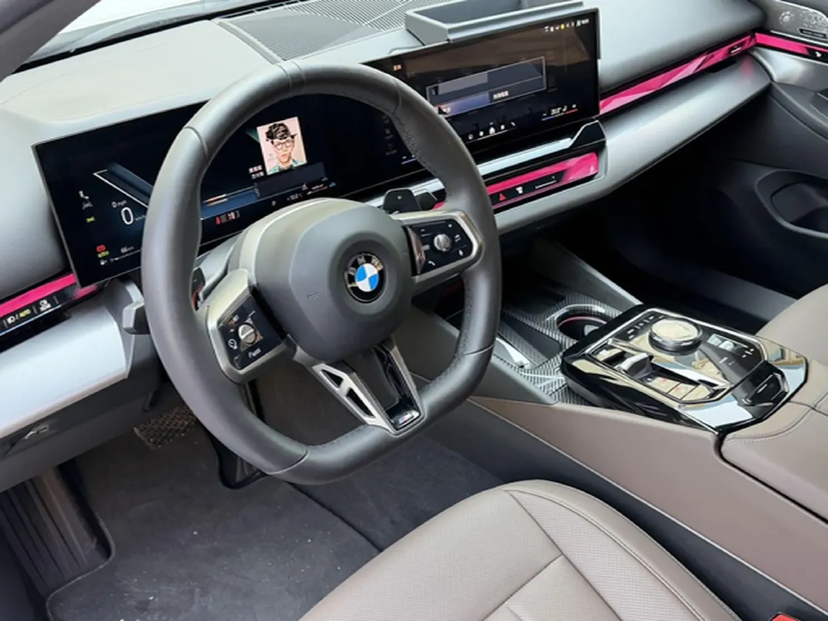 2024 BMW 5 Series 2.0T 258HP L4 8AT,autocango,china used car exporter,china ev exporter,chinese used car exporter,chinese used ev exporter