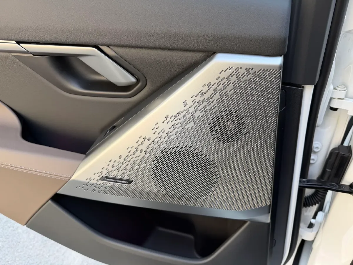 2024 BMW 5 Series 2.0T 258HP L4 8AT,autocango,china used car exporter,china ev exporter,chinese used car exporter,chinese used ev exporter