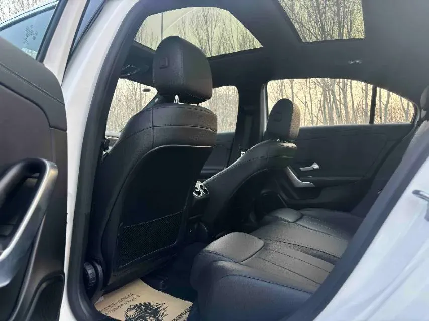 2021 Mercedes-Benz A Class 1.3T 136HP L4 7DCT,autocango,china used car exporter,china ev exporter,chinese used car exporter,chinese used ev exporter