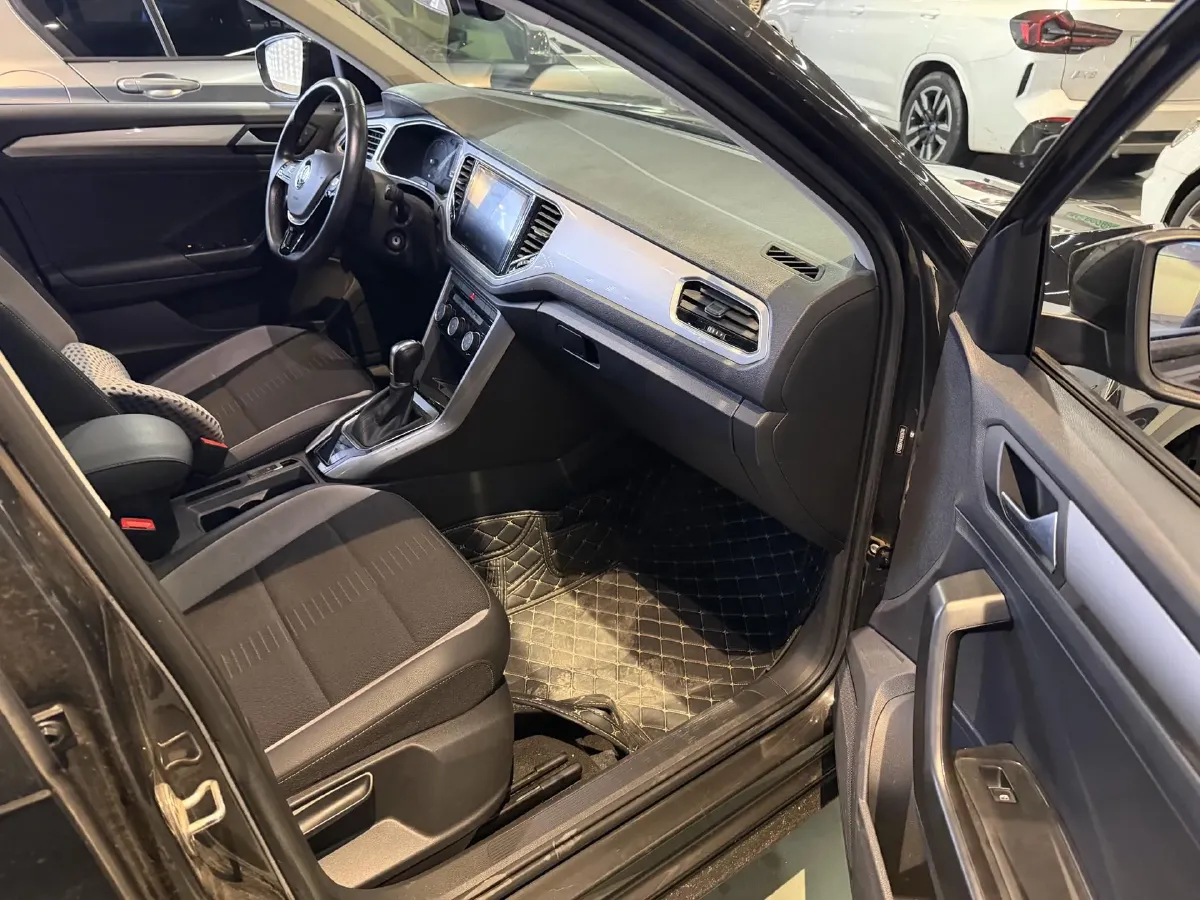 2019 Volkswagen T-Roc 1.4T 131HP L4 7DCT,autocango,china used car exporter,china ev exporter,chinese used car exporter,chinese used ev exporter