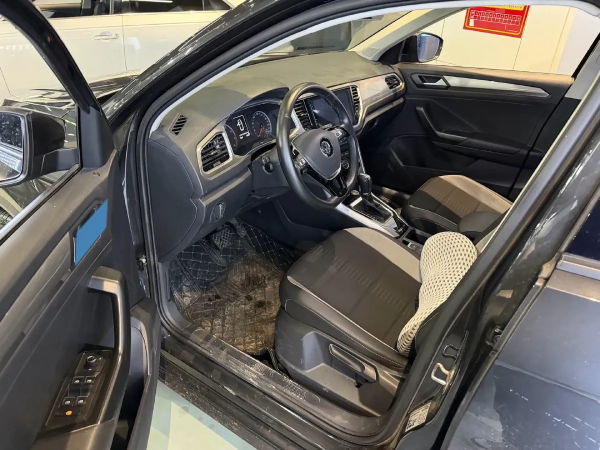 2019 Volkswagen T-Roc 1.4T 131HP L4 7DCT,autocango,china used car exporter,china ev exporter,chinese used car exporter,chinese used ev exporter