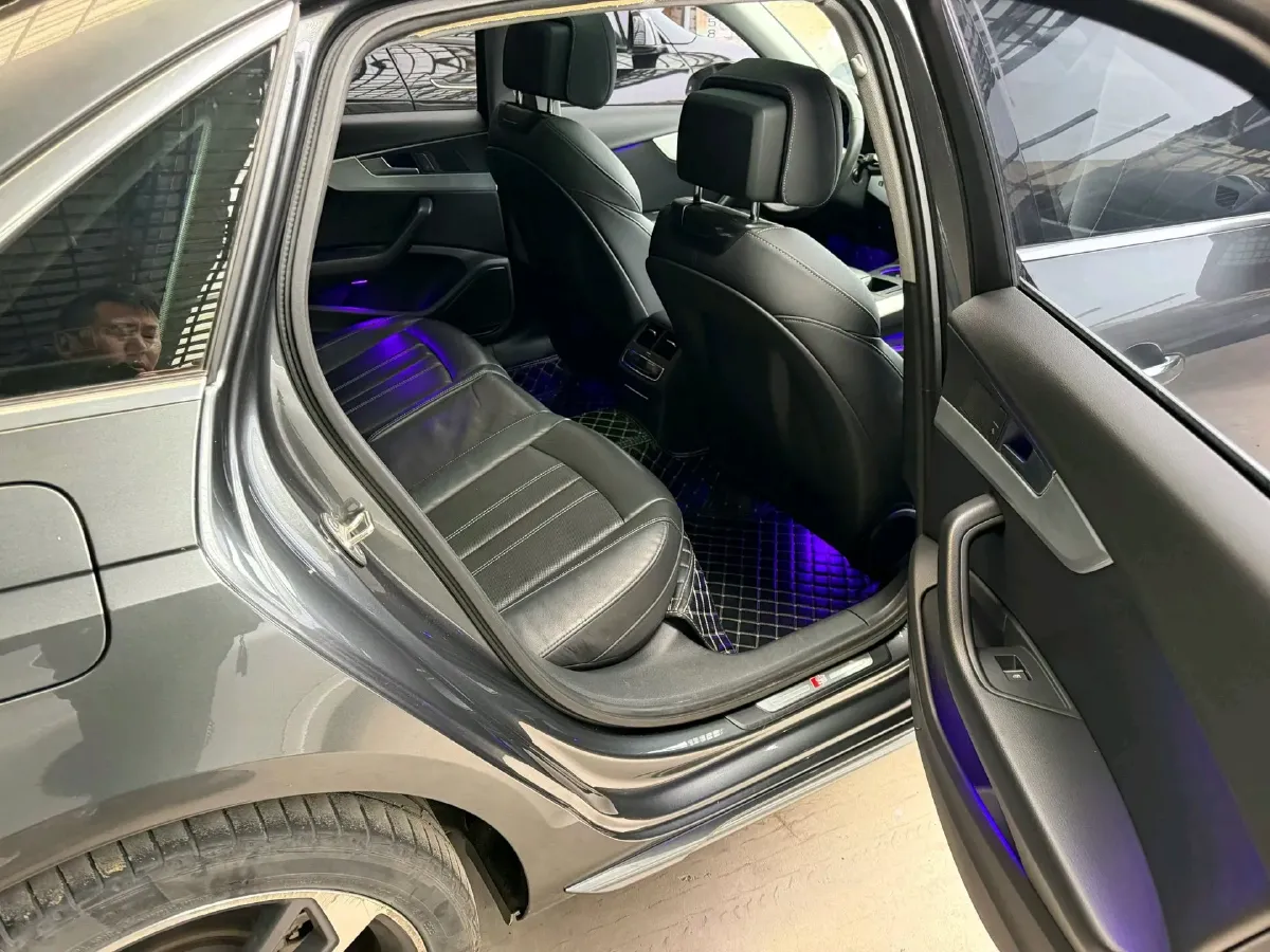 2020 Audi A4L 2.0T 190HP L4 7DCT,autocango,china used car exporter,china ev exporter,chinese used car exporter,chinese used ev exporter