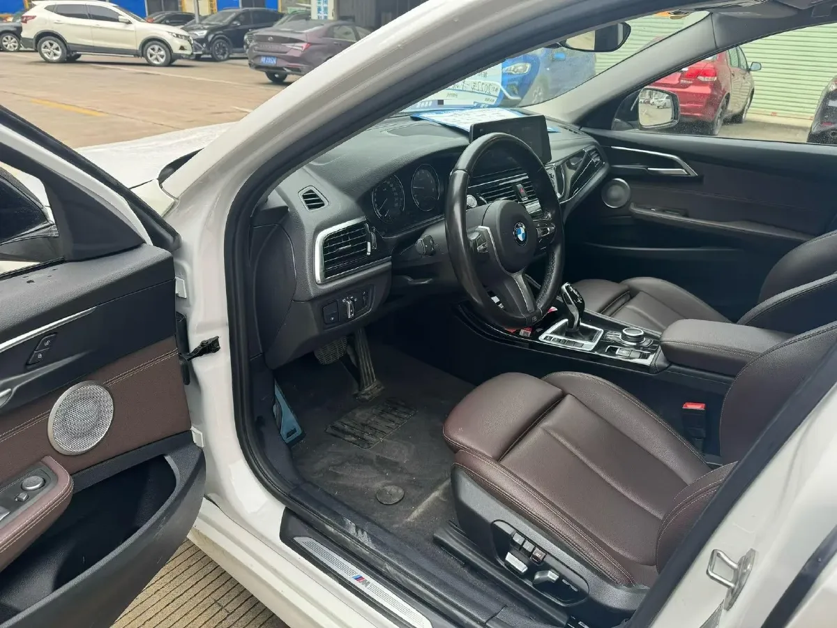 2022 BMW 1 Series 1.5T 140HP L3 7DCT,autocango,china used car exporter,china ev exporter,chinese used car exporter,chinese used ev exporter