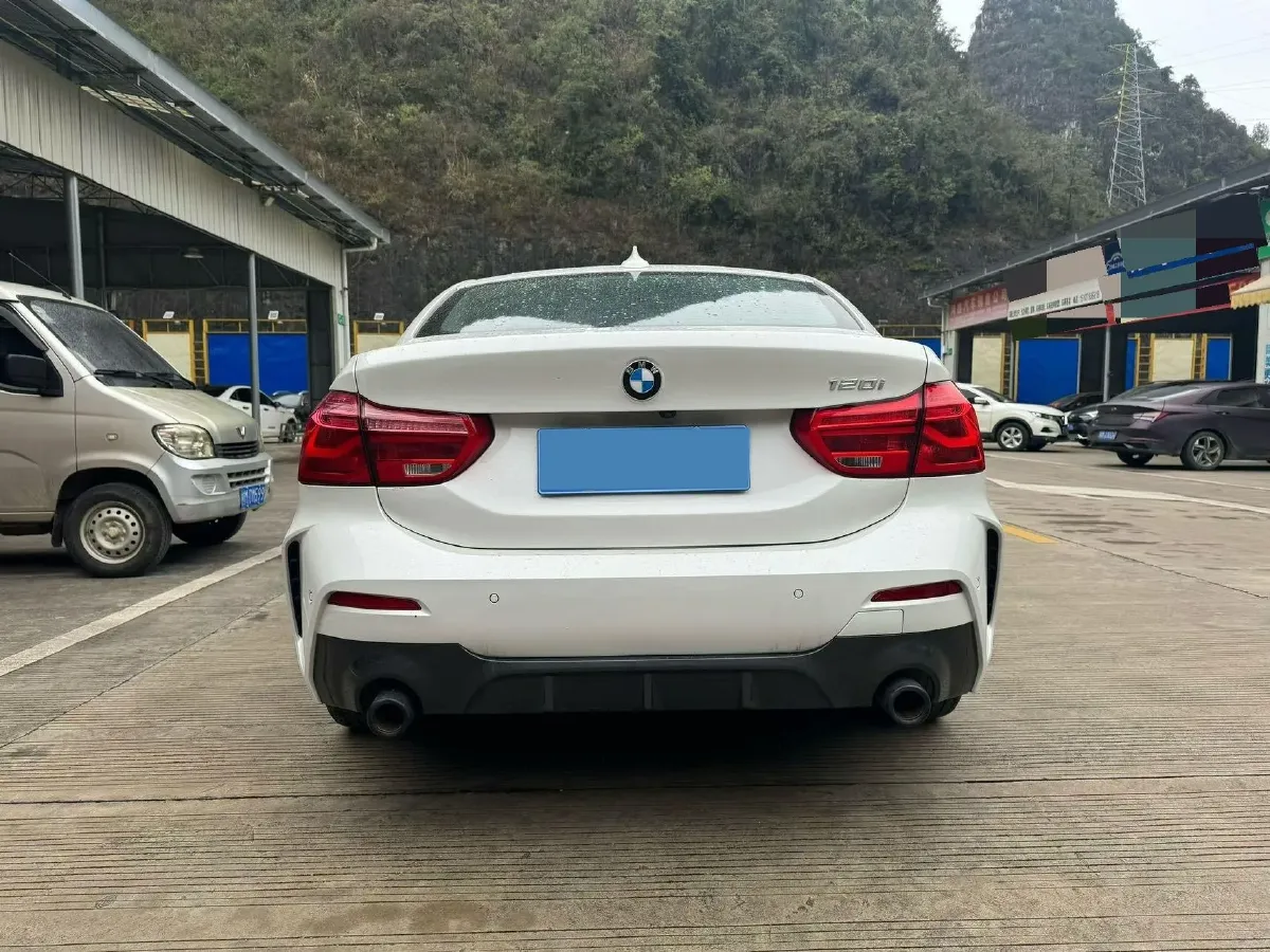 2022 BMW 1 Series 1.5T 140HP L3 7DCT,autocango,china used car exporter,china ev exporter,chinese used car exporter,chinese used ev exporter
